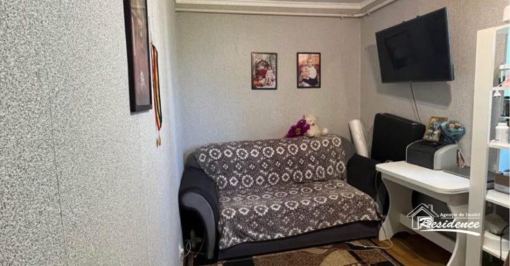 IMG-68e917386d0ce49ed14d16d8e8c5bd50-V